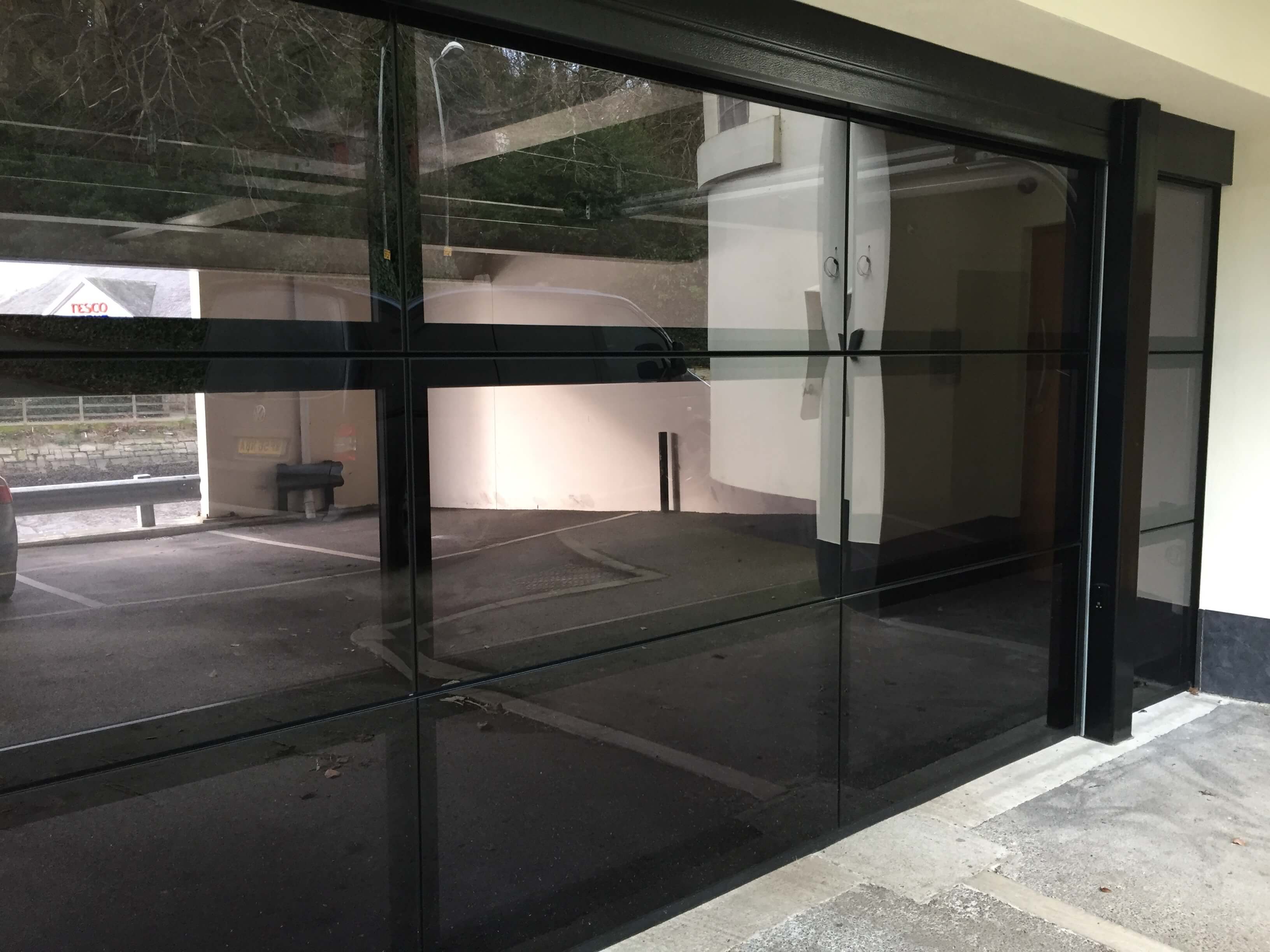 bramy z przeszkleniami, okienkami i panelami przeszklonymi, Hormann VitraPlan