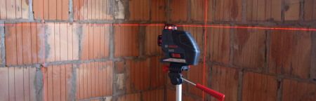 Kierunki otwierania oraz przesuwania okien.