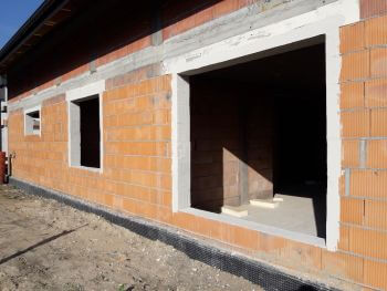 wyr&oacute;wnanie otwor&oacute;w