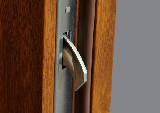 OKNAKRAK&Oacute;W.pl - wielopunktowe zasuwnice automatyczne i zamki listwowe do zewnętrznych drzwi stalowych